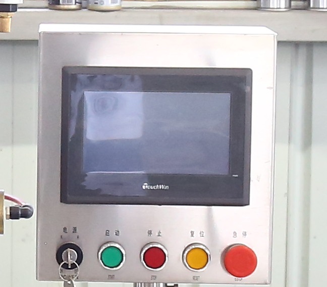 Полуавтоматическая машина для наполнения и запайки кислородных банок